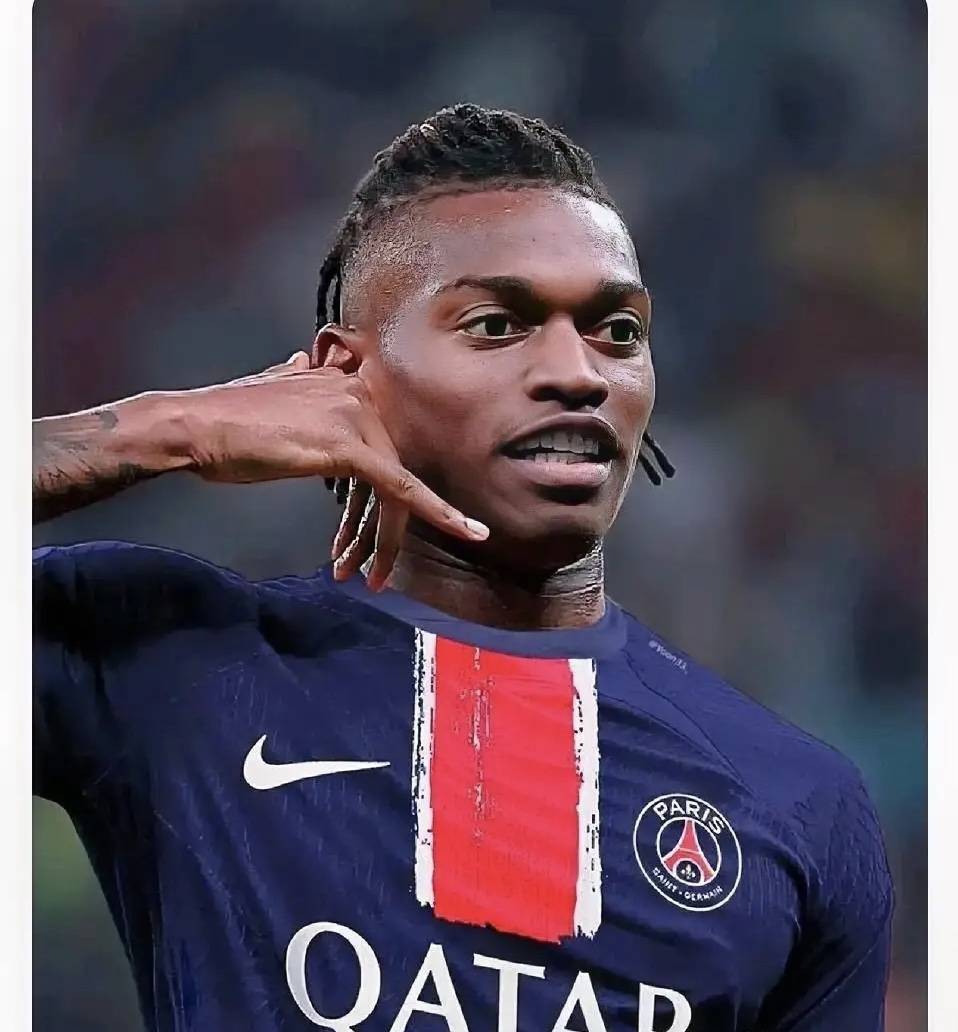 转会期意甲传出新动向，巴黎圣日耳曼复出首秀，管理层表态——引发热议，资深球员宣示担当的简单介绍